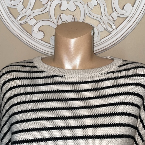 Carve designs women’s medium sweater cream black stripe knit long sleeve soft - Picture 2 of 9